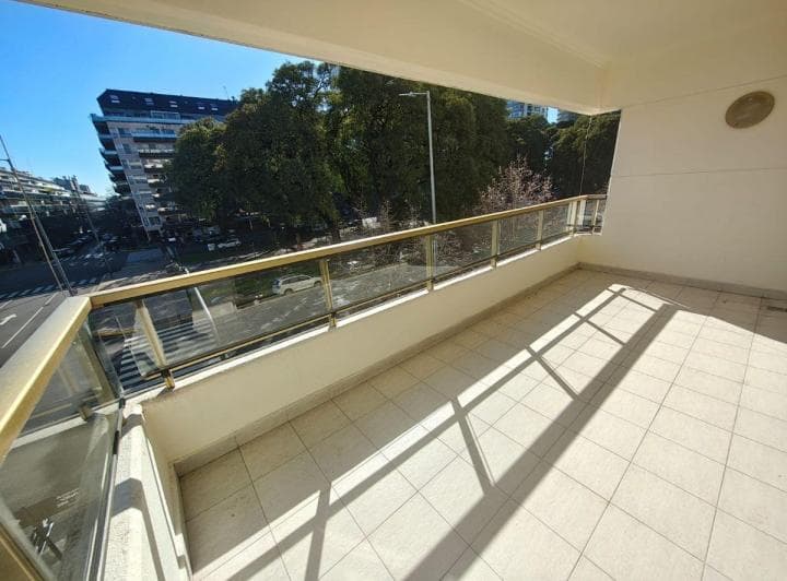 Excepcional Unidad en Esquina, 3 Dorm. Llena de Luz - 2