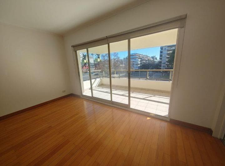 Excepcional Unidad en Esquina, 3 Dorm. Llena de Luz - 3