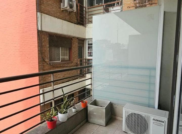 Amplia Oficina Monoambiente Moderna Al Contrafrente con Balcón Aterrazado en Excelente Ubicación! - 4