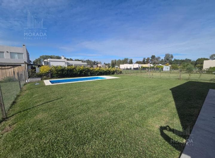 Venta Casa Pilar con Pileta - 2