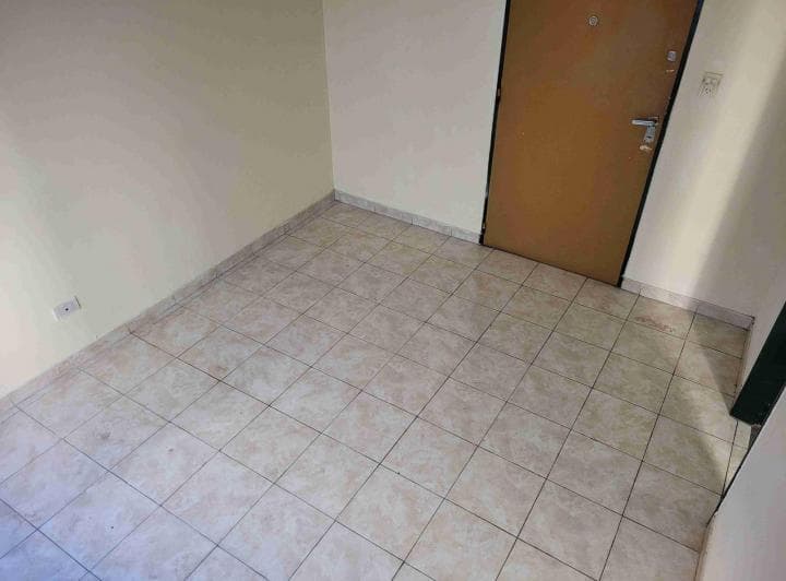 Departamento. 2 Ambientes. Tercer Piso por Escalera. Luminoso. a Reciclar - 5