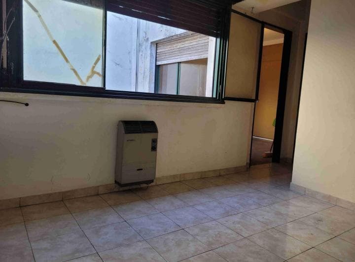 Departamento. 2 Ambientes. Tercer Piso por Escalera. Luminoso. a Reciclar - 2