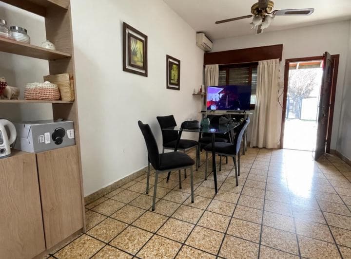 Casa 2 Amb en Lote Propio con Potencial y Cochera Para 3 Autos. - 3