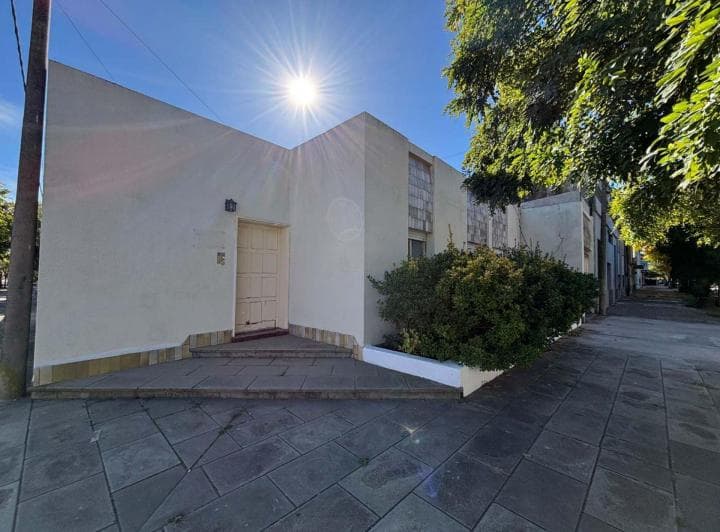 Casa en Venta en Bragado Zona Centrica con Pileta - 2