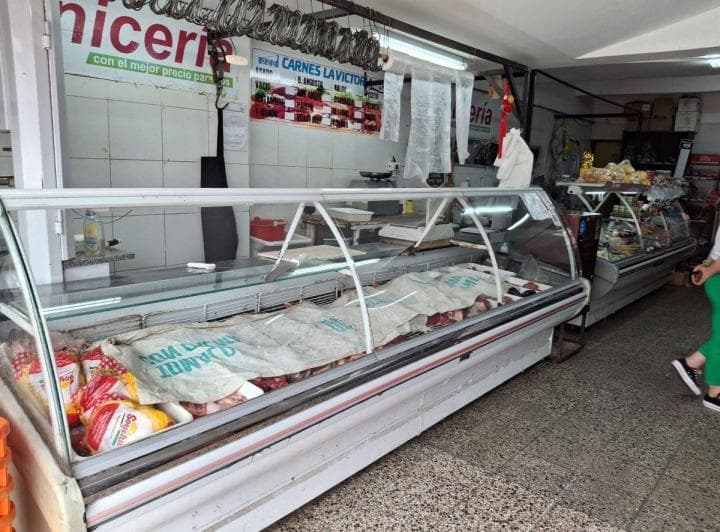 Venta Local y Departamentos 3 Ambientes P. Mogotes - 5