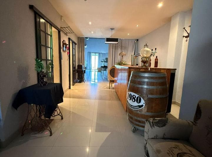 Alquiler Local Comercial - 100 m del Acceso Oeste - 4