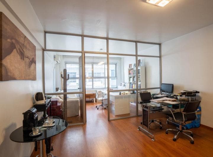 Oficina Monoambiente Al Frente Muy Luminosa con Baño Privado en Zona Tribunales - 2