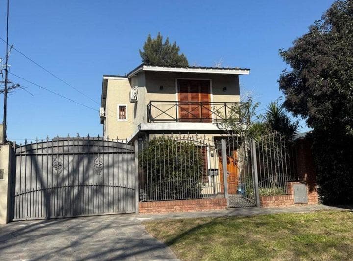 Casa 5 Ambientes Venta Longchamps - 2