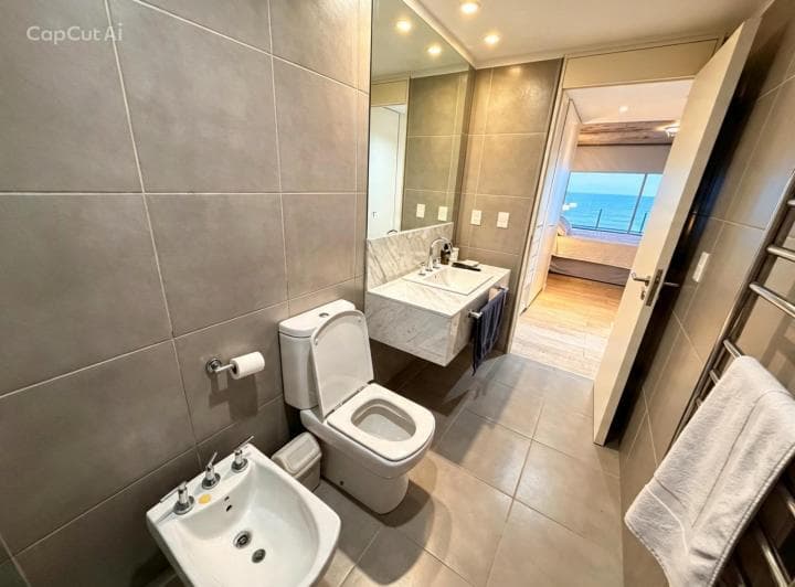 Apartamento en Playa Mansa. 3 Dorm. - 2