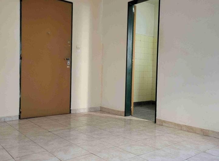 Departamento. 2 Ambientes. Tercer Piso por Escalera. Luminoso. a Reciclar - 5