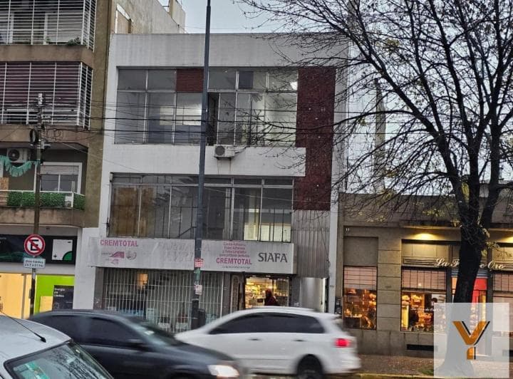 Oficina Comercial en Alquiler - 550 m² - Mataderos - 2