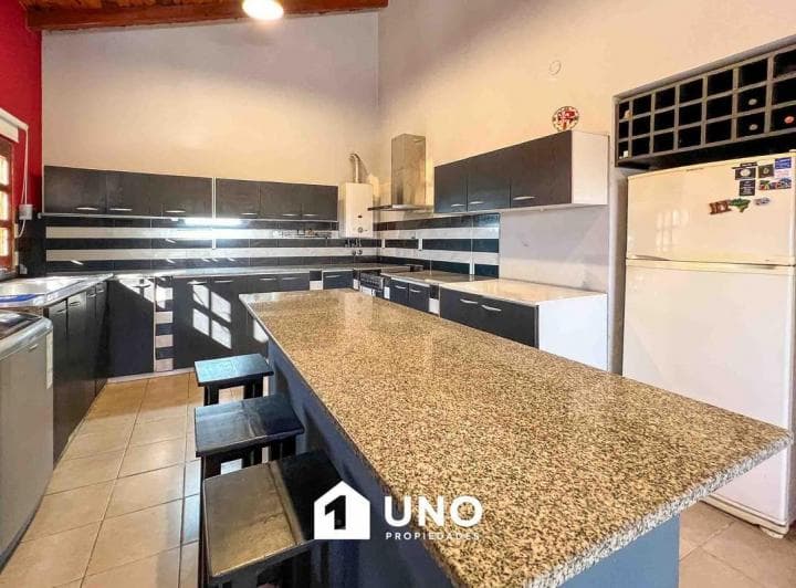 Casa de 4 Dorm. en Pueblo Esther. con Gran Patio, Pileta, Cochera y Quincho. - 3