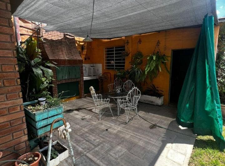 Casa en Venta de 3 Dorm. Barrio General Belgrano (Zona Este) - 2
