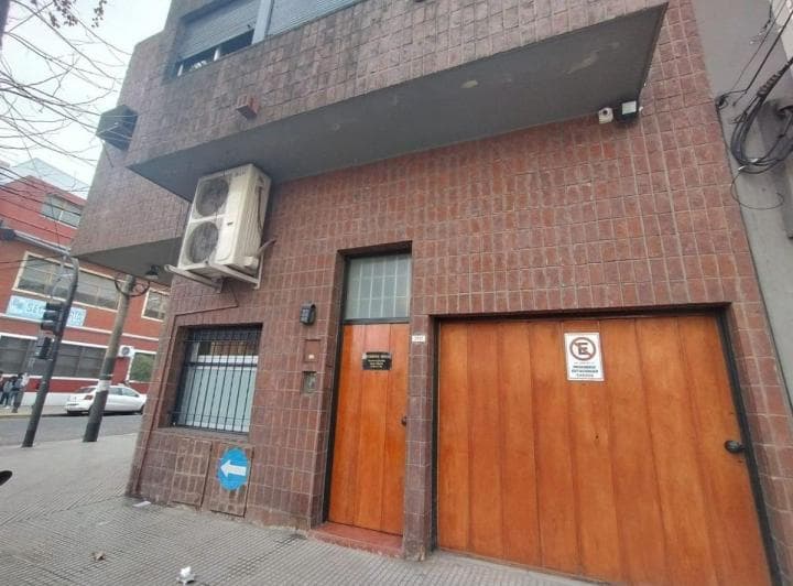 Venta PH Al Frente con Terraza y Cochera, Ciudadela - 2