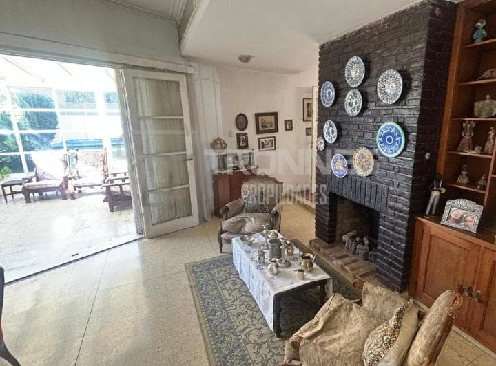 Venta Casa 6 Ambientes en 2 Plantas, Sobre A. Alsina - Jardin, Pileta y Quincho - Lomas de Zamora - 3