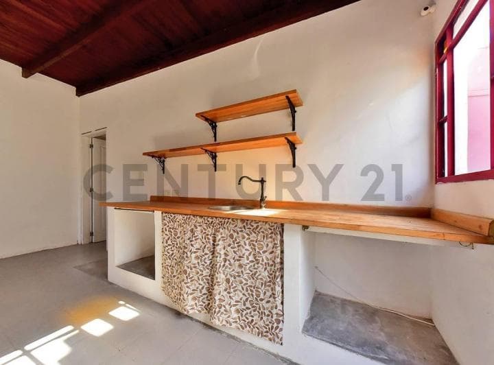Venta Casa 3 Ambientes Jardín y Local en Areco - 2