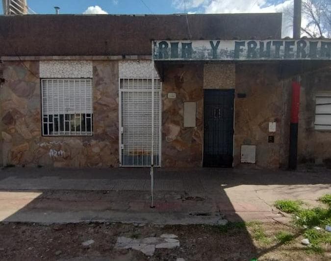 Oportunidad: Casa de 2 Dorm. con Patio y Local Al Frente en B° Bella Vista. - 3