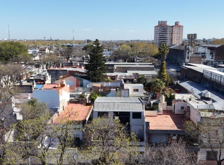 Terreno o Casa con Local a Reciclar en Parque Avellaneda - 4