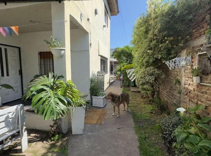 Venta Casa 4 Amb + Depto 2 Ambientes Ituzaingo - 2