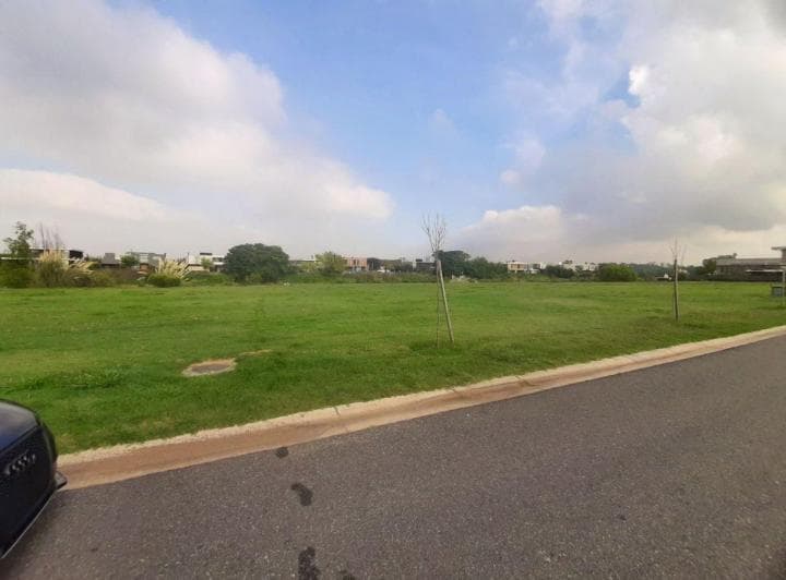 Excelente Lote con Rapida Salida Al Rio en Marinas H - 4