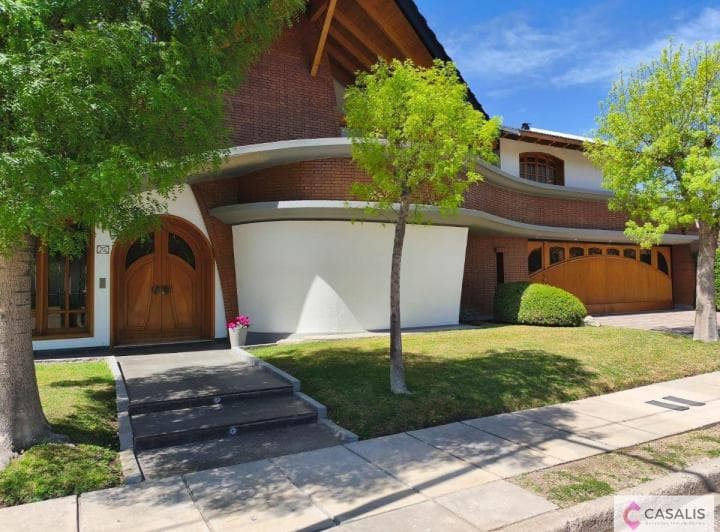 Casa en Venta C/ Cochera en Godoy Cruz - 2