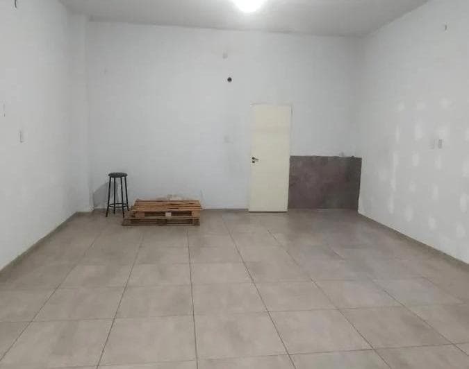 Local Comercial en Alquiler - 1 Baño - Morón - 3