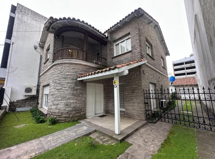 Venta Casa 7 Ambientes - 2
