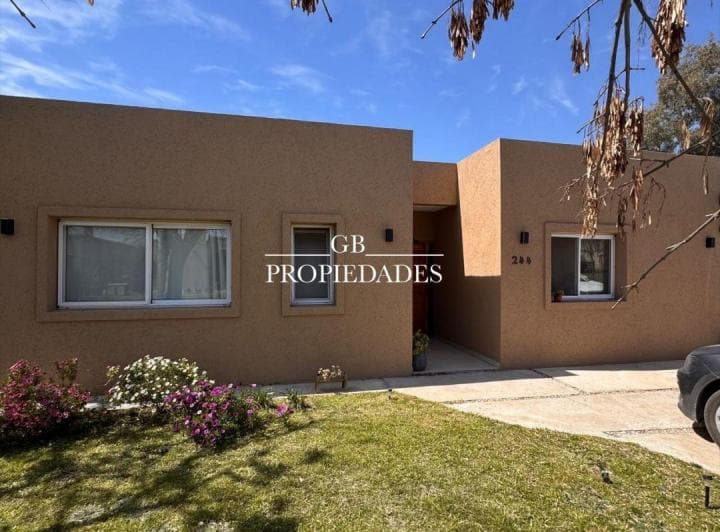 Venta de Casa 4 Ambientes en San Alfonso, Pilar - 2