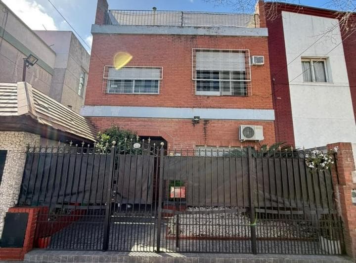 Casa 4 Ambientes con Garaje - Liniers - 2