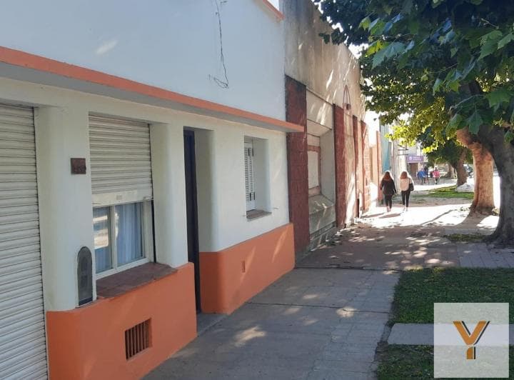 Casa y Terreno en Venta - 3 Dorm. 2 Baños - 800 m² - Comandante Nicanor Otamendi - 2