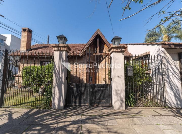 Casa en Venta en Ituzaingo con Parque y Piscina - 2