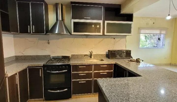 Casa en Venta - 4 Dorm. 2 Baños - Lujan - 4