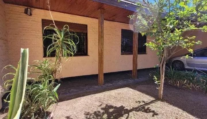 Casa en Venta - 4 Dorm. 2 Baños - Lujan - 2