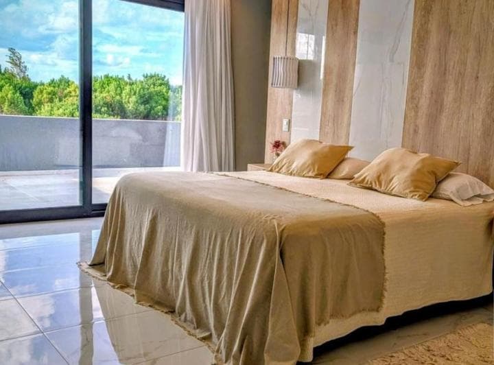 Casa en Venta - 5 Dorm. 4 Baños - Golf 2 - 3