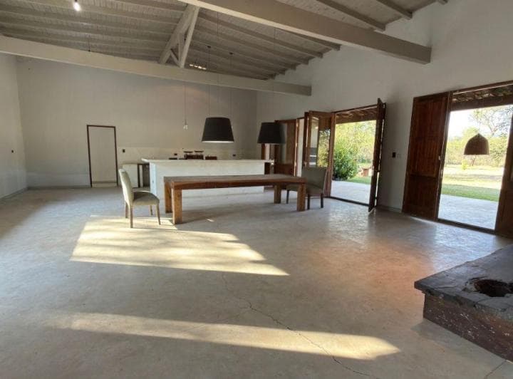 Casa de 4 Dorm., 2 en Suite, con Pileta y Vistas a Los Cerros – Lozano - 2