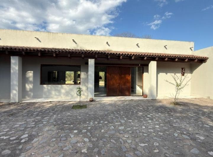 Casa de 4 Dorm., 2 en Suite, con Pileta y Vistas a Los Cerros – Lozano - 3