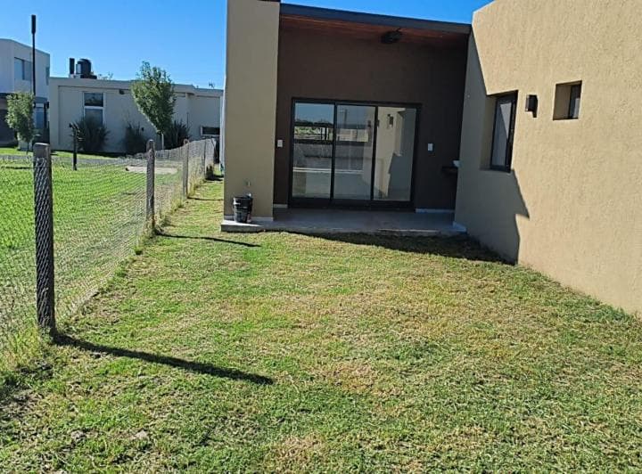 Venta Casa de 2 Dorm. con Piscina y Jacuzzi en Brisanova - 2