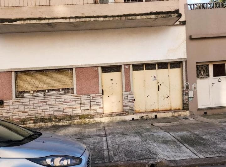 Importante Casa de 2 Plantas a Reciclar Saavedra - 3