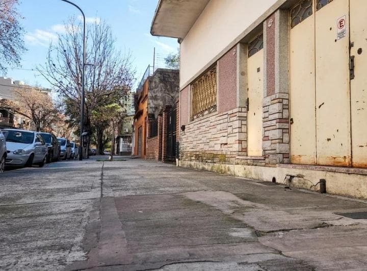Importante Casa de 2 Plantas a Reciclar Saavedra - 2