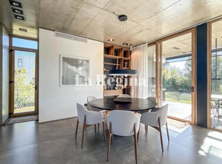 Casa Moderna de Hormigon Visto a La Venta en Los Carpinchos, Nordelta. - 4