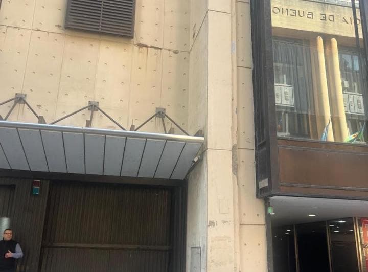 Venta de Local con Oficina 738 m² Totales en San Nicolas - 2