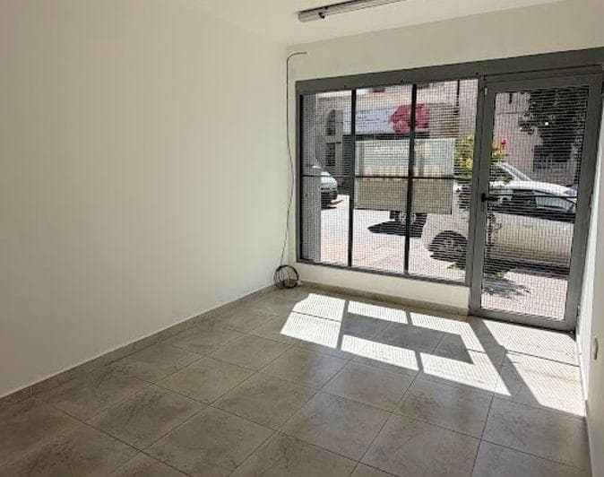 Oportunidad - Local Comercial - Oficina en Alquiler a m de Av Patria. - 3