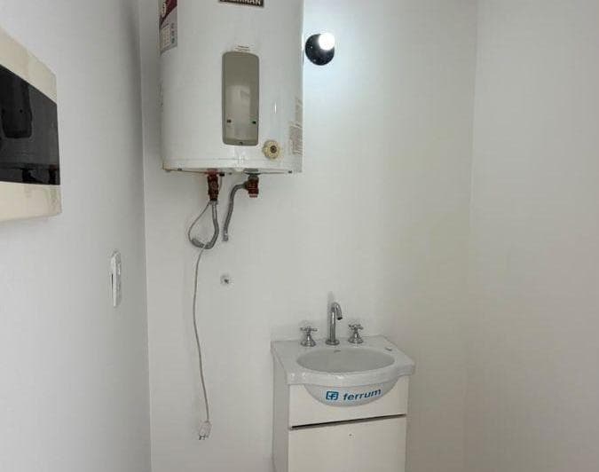 Oportunidad - Local Comercial - Oficina en Alquiler a m de Av Patria. - 5
