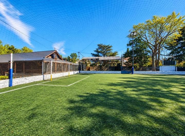 Complejo Deportivo en Venta 1.039 m de Lote - 2