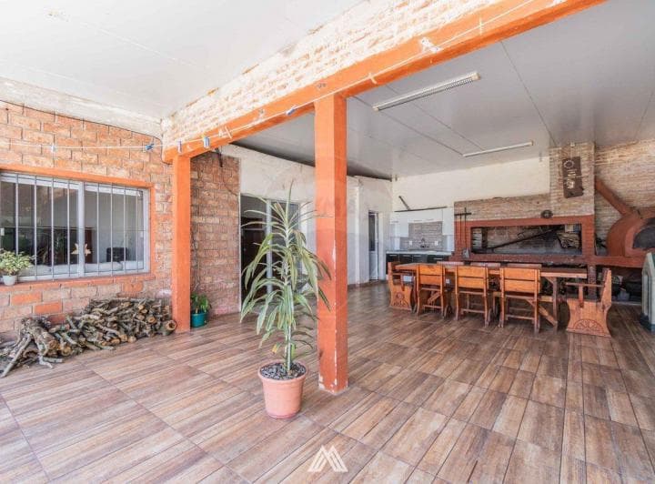 Venta de Cocheras con Casa en Colon - 5