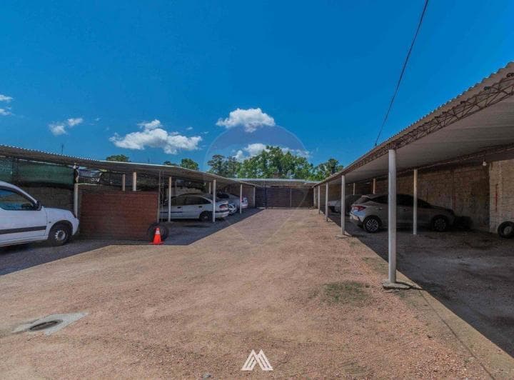 Venta de Cocheras con Casa en Colon - 2