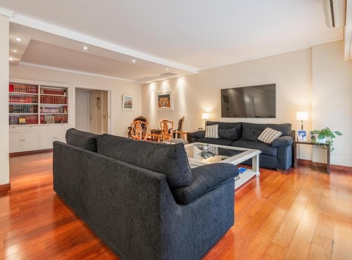 Semipiso 5 Ambientes con Cochera y Palier Privado – Apto Crédito – Recoleta - 3
