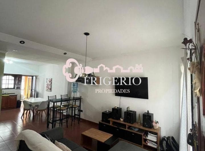 Departamento 3 Ambientes. | Hipolito Yrigoyen Al 3700 - 5