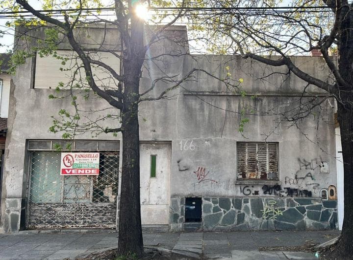 Casa de 400 m² con 3 Habitaciones en Venta en Ramos Mejía - 2