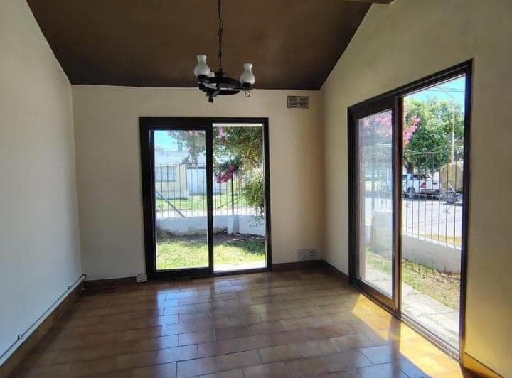 Casa en Venta - 2 Dorm. 1 Baño - 220 m&sup2; - Río Cuarto - 3